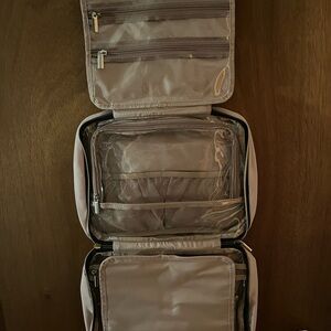 Elegant Travel Bag in Pink-New